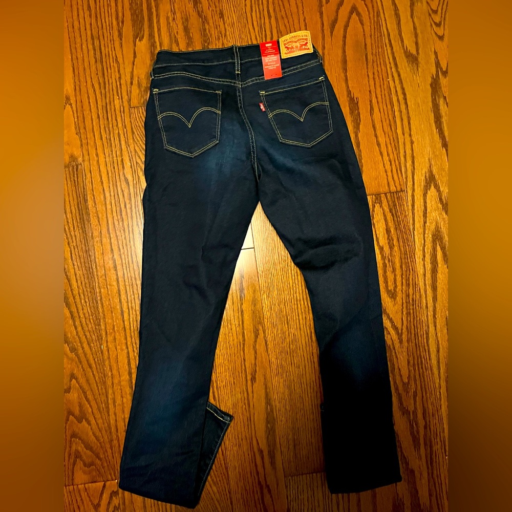Levi’s skinny jeans 711 27/34 new with tags